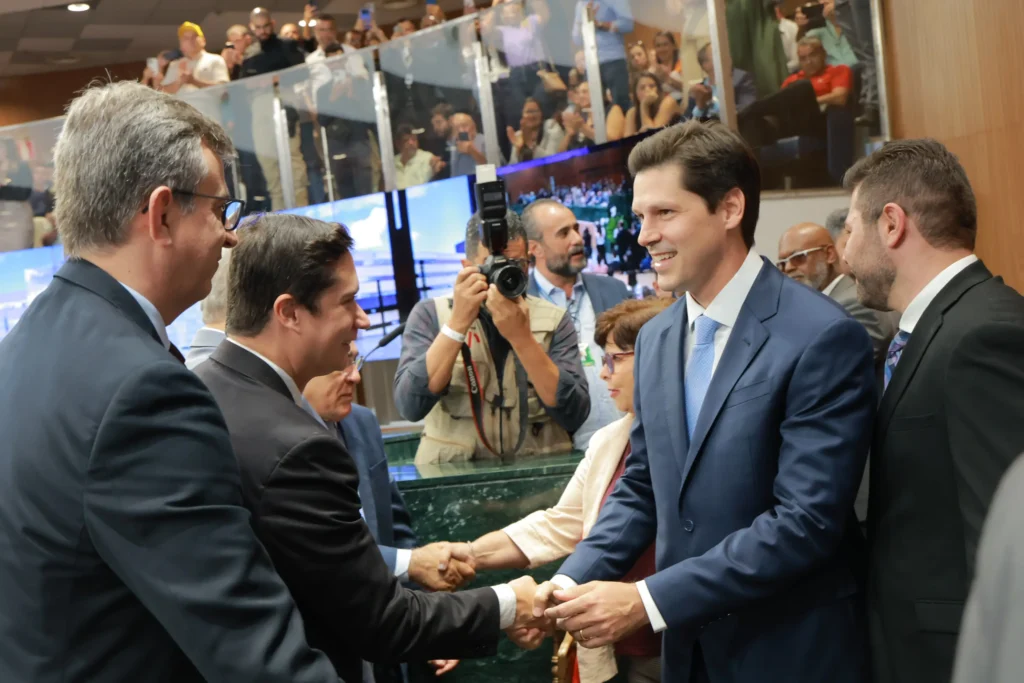 Agora governador, Daniel chora ao falar de Maguito: ‘vou honrar a memória dele’