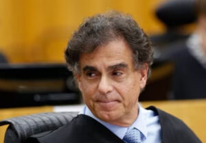 Fala de juíza a favor de ‘penduricalhos’ é insensata e ofensiva à sociedade, diz presidente do TST