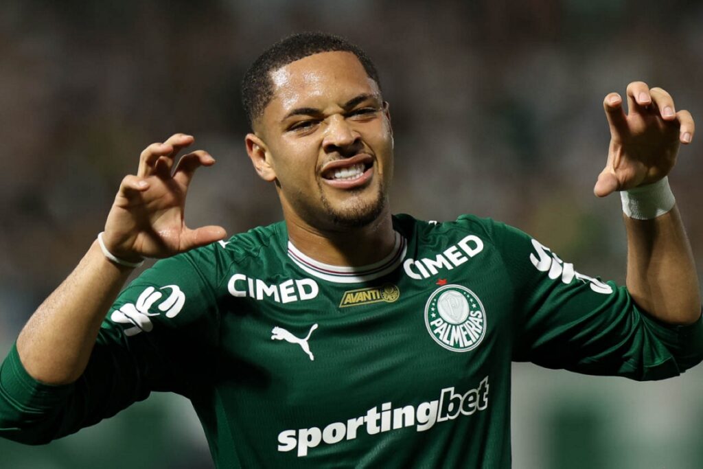 Foto colorida de Vitor Roque - Metrópoles