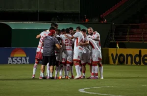 Com brilho do goleiro Dalberson, Vila Nova derrota Velo Clube nas penalidades e avança na Copa do Brasil