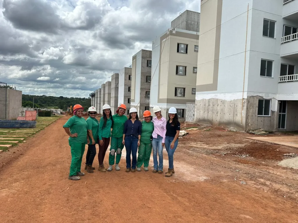 Presença de mulheres cresce 24,91% e muda cenário da construção civil em Goiás