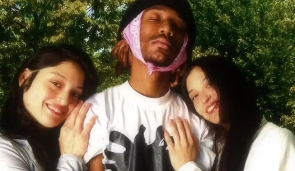 Gêmeas vivem relacionamento com o mesmo homem