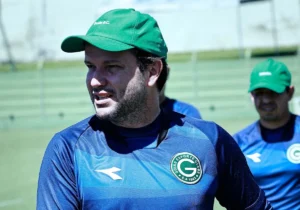 "Tudo que tem sido feito é na busca por esse objetivo", destaca técnico Daniel Paulista, sobre busca do Goiás pelo acesso