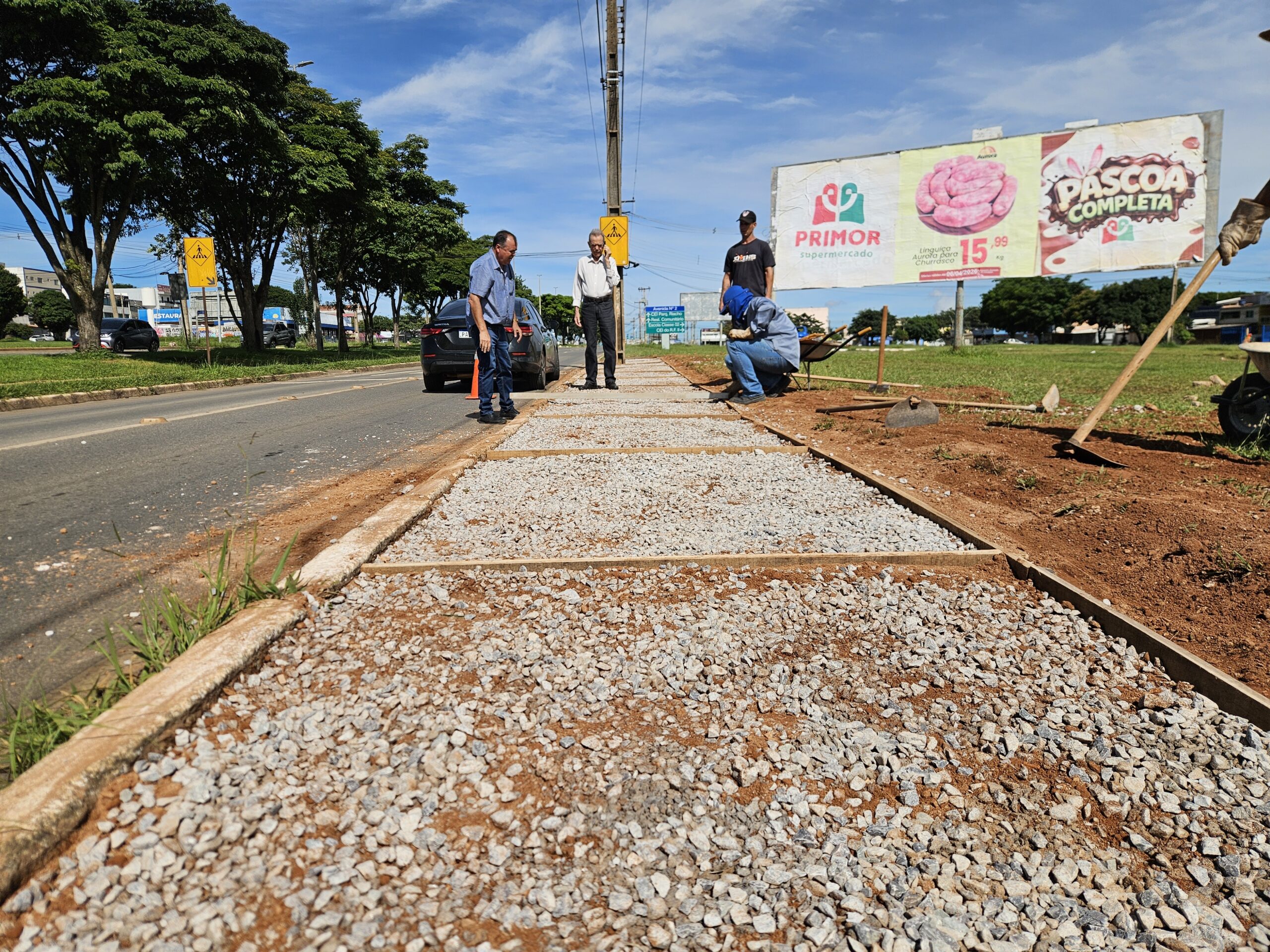 GDF constrói 200 metros de calçadas na QN 11 do Riacho Fundo II