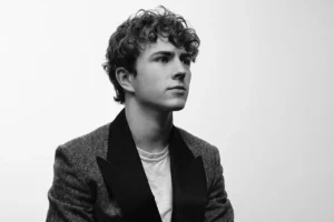 Ator de 'Percy Jackson' desiste de formatura após ameaças de fãs