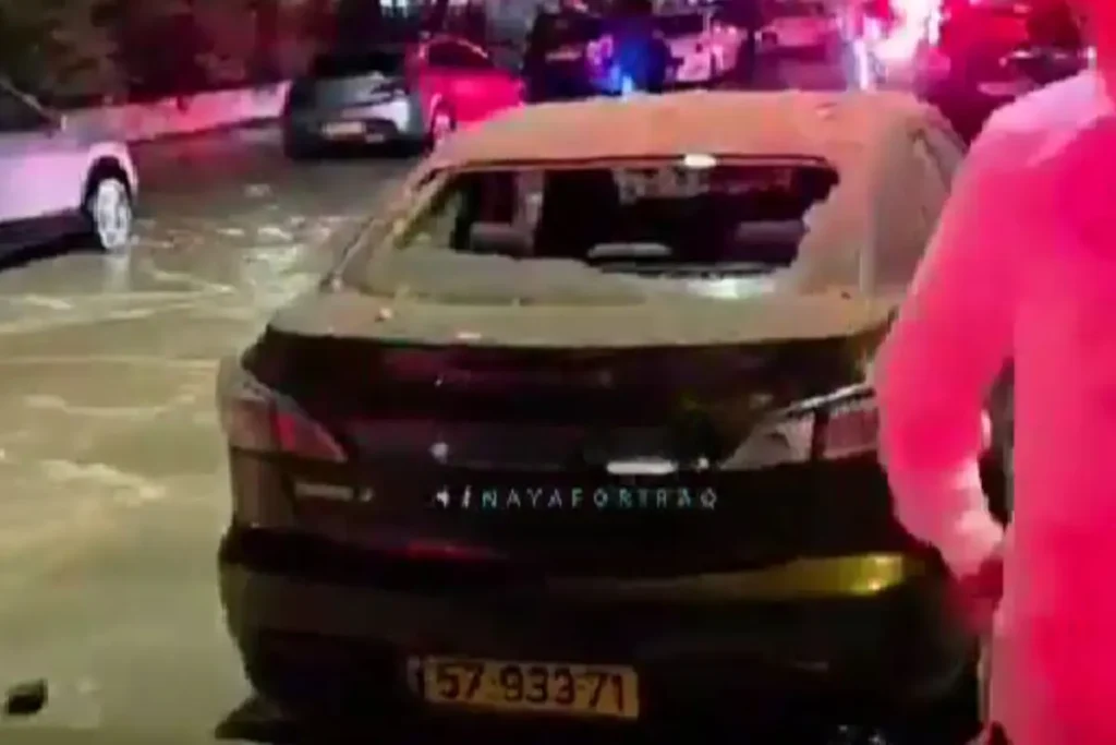 Vídeo: ataque atinge tubulação de água e inunda ruas em Israel