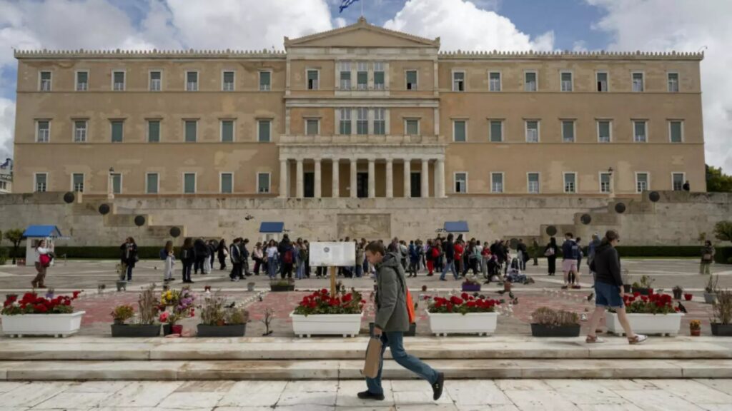 Homem de 89 anos é preso após dois ataques a tiros em Atenas