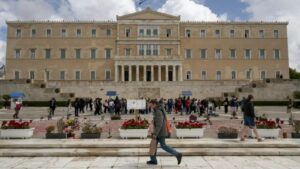 Homem de 89 anos é preso após dois ataques a tiros em Atenas