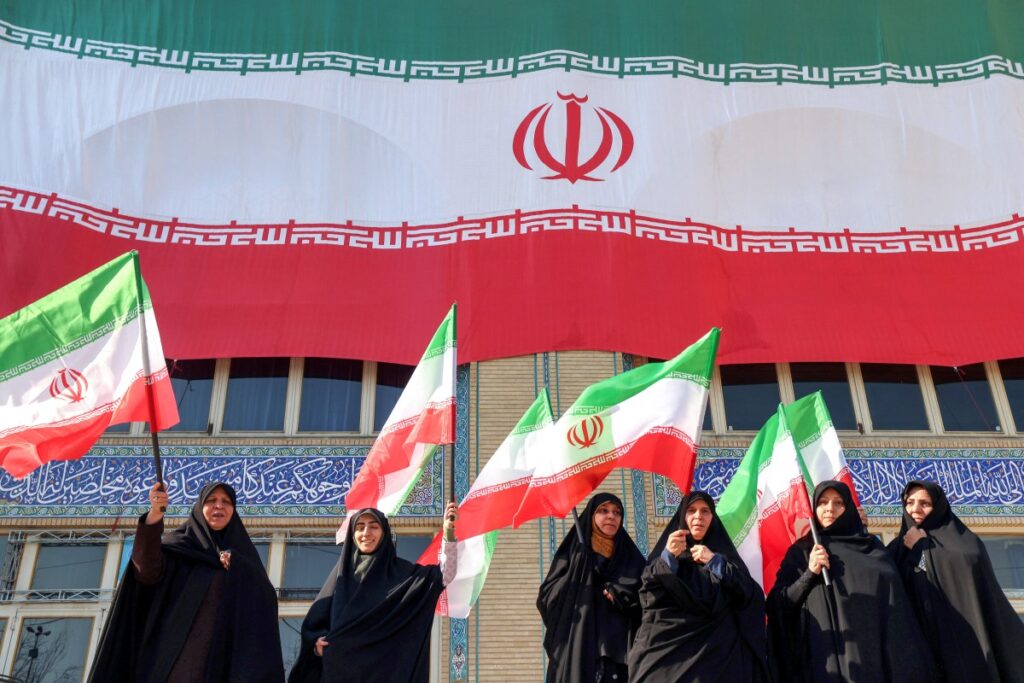 Irã está usando crianças para trabalhos de segurança e controle, aponta BBC