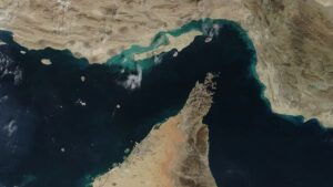 Navios de Japão, França e Omã cruzam Estreito de Ormuz sob controle iraniano