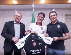 Corinthians oficializa contratação do treinador Fernando Diniz