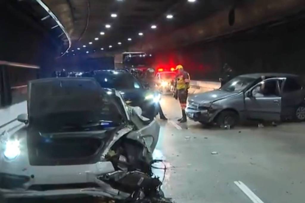 Acidente com Porsche bloqueia túnel Ayrton Senna na zona sul de São Paulo, e via é liberada após socorro
