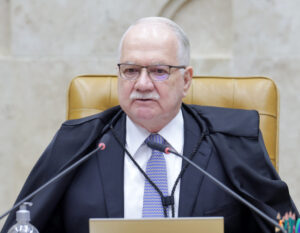 Fachin ignora críticas de Dino e diz que propostas do colega merecem ‘aplausos’