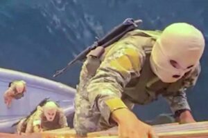 EUA abordam navio com petróleo do Irã, e Teerã cobra pedágio em Hormuz