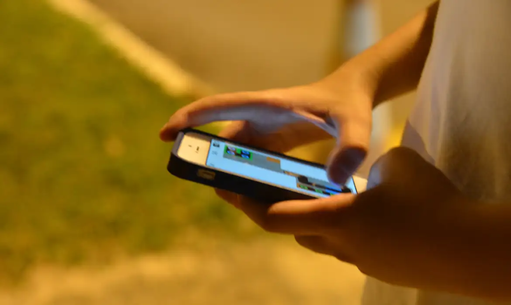 Grécia proibirá acesso às redes sociais para menores de 15 anos