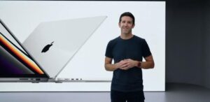 Quem é John Ternus, o futuro CEO da Apple