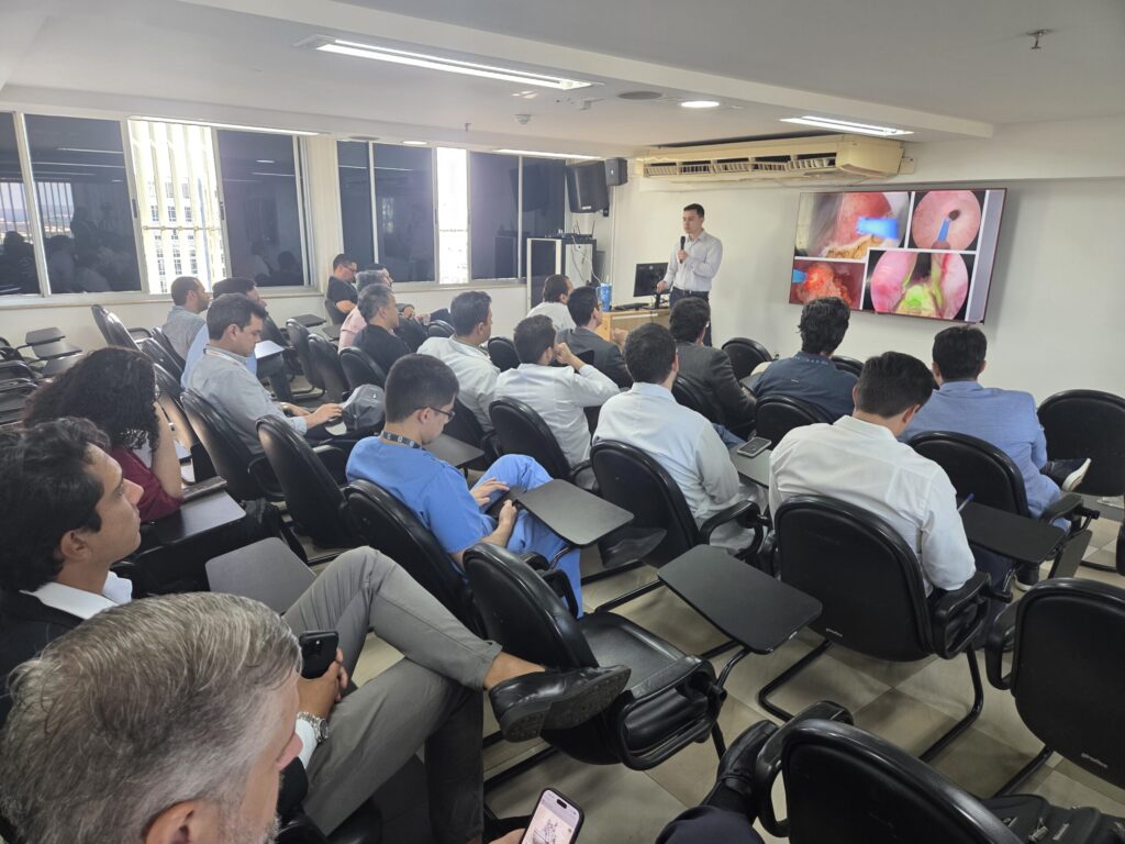 Hospital de Base treina equipes em nova técnica a laser para cirurgia de próstata
