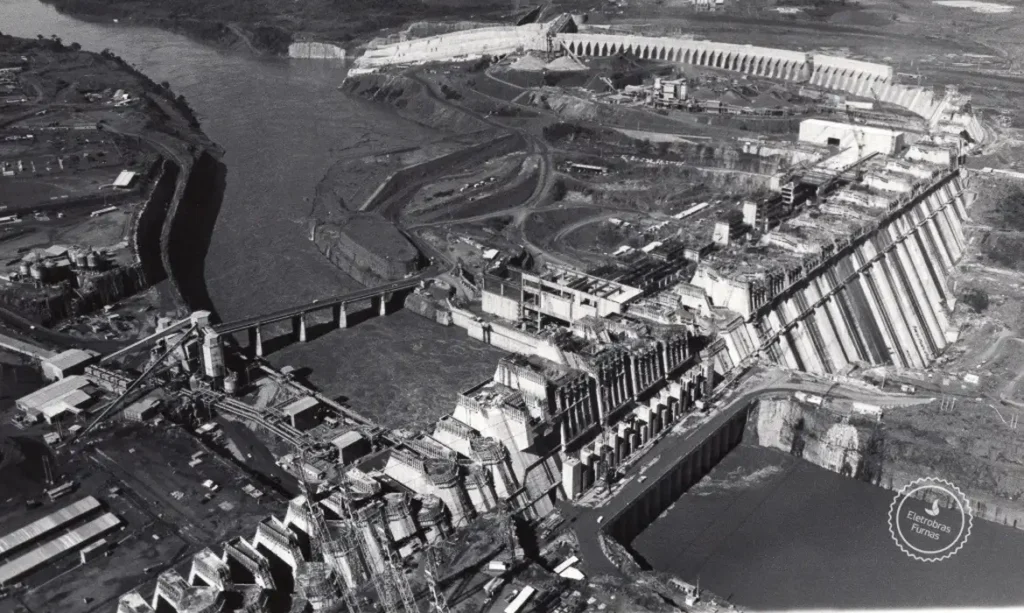 Ditadura transfere escola pública em Foz do Iguaçu para rede privada de Itaipu