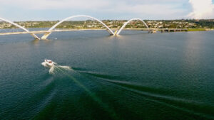 Obras na Ponte Honestino Guimarães e recapeamento melhoram mobilidade no Lago Sul