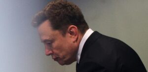 Musk diz que foi 'tolo' e acusa OpenAI de manipulá-lo