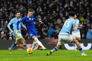 Na briga pela liderança, City enfrenta Chelsea no Stamford Bridge