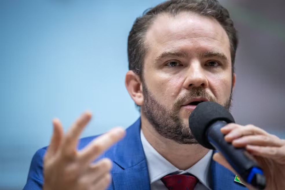 Bancos centrais do mundo podem ter de rever posição de cortar juros, diz Durigan