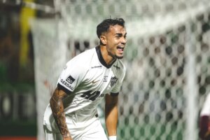 com 3 gols no 1º tempo, Atlético-MG vence a Chapecoense
