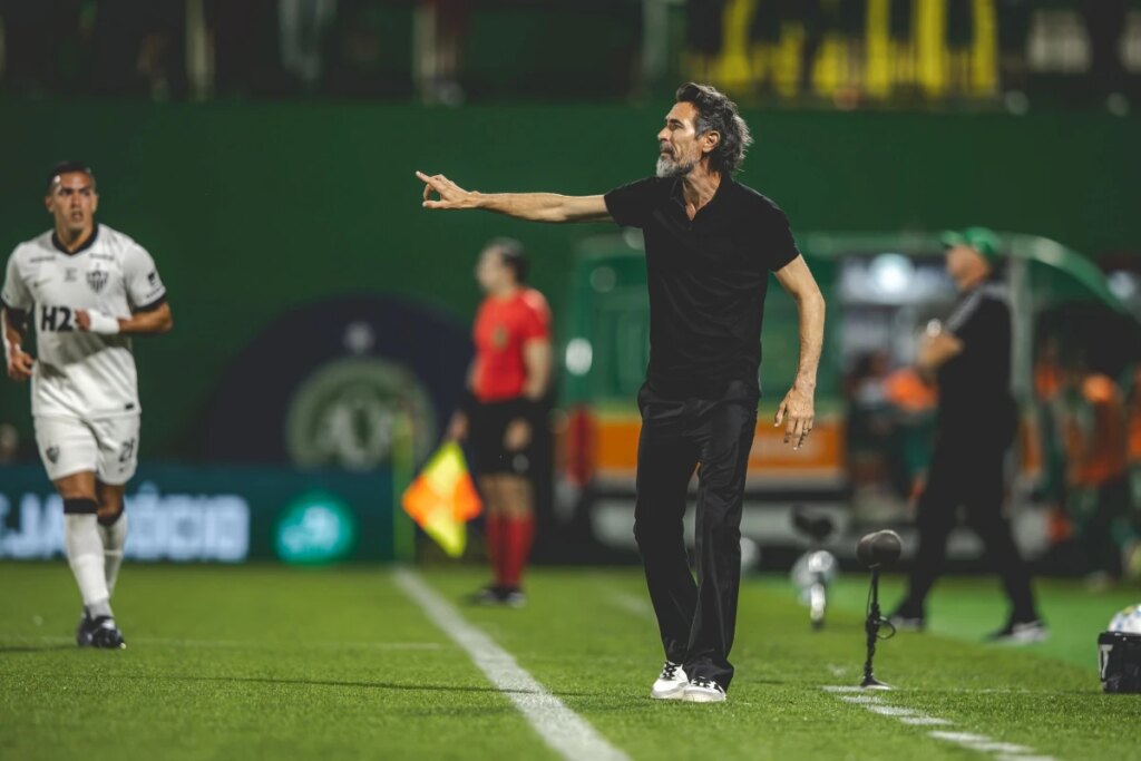 Eduardo Domínguez enaltece evolução do Atlético-MG após vitória