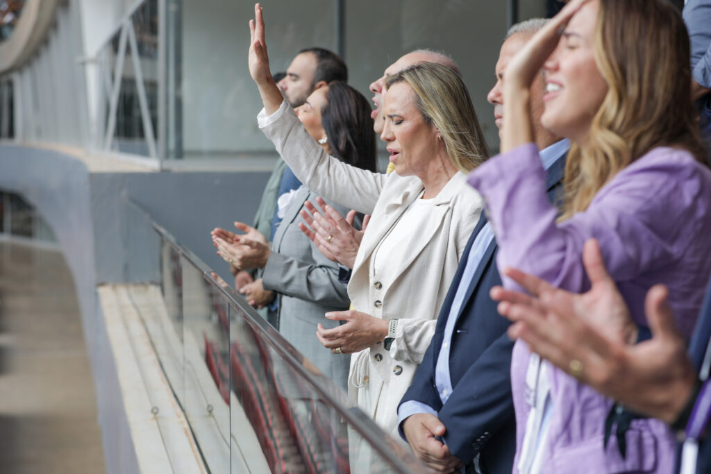 Governadora Celina Leão emociona-se em evento evangélico na Sexta-feira Santa