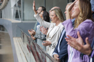 Governadora Celina Leão emociona-se em evento evangélico na Sexta-feira Santa