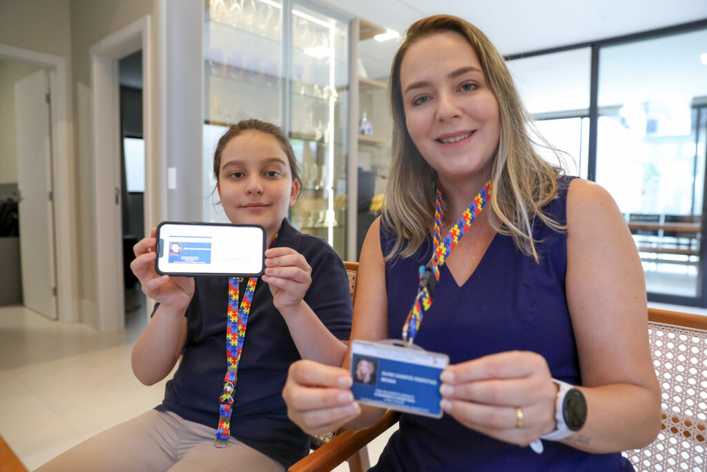 Carteira Ciptea garante direitos a pessoas com TEA no DF