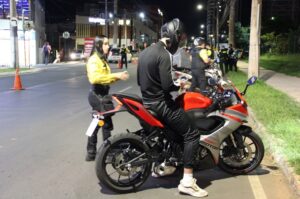 Detran-DF autua 68 infrações em operação contra barulho em Águas Claras