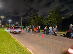 Operação Sossego autua 15 motociclistas por irregularidades em Samambaia