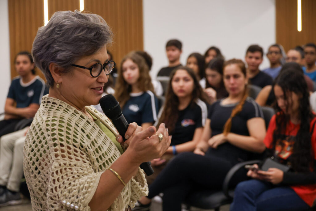 CIL do Gama orienta alunos sobre intercâmbio Pontes para o Mundo 2026