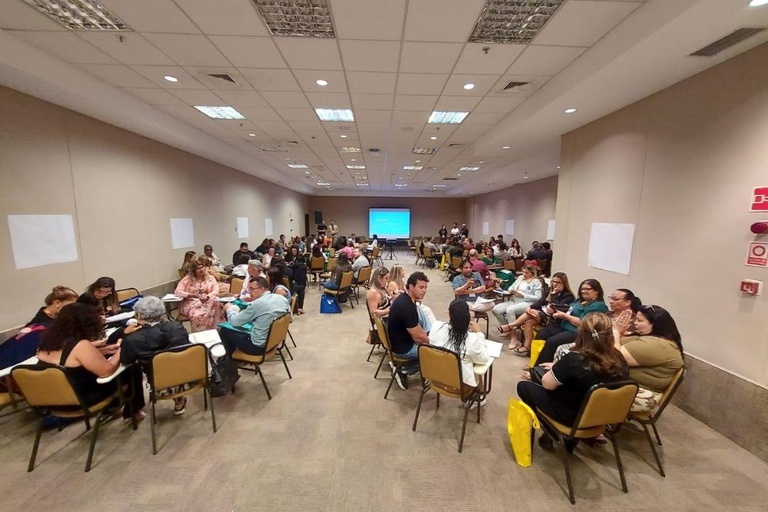 Oficina reúne mais de 800 educadores para pré-lançamento de coleção de educação digital