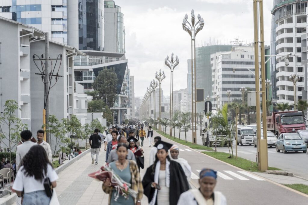 Mídia iraniana relata explosões em Teerã, onde foram acionados sistemas antiaéreos