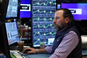 Bolsas de NY fecham sem coesão com foco em Oriente Médio antes de feriado e payrolls