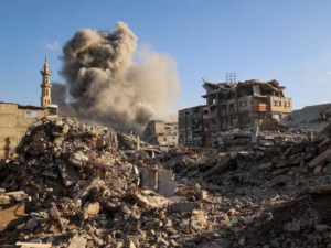 Confrontos entre palestinos e ataques israelenses deixam pelo menos 10 mortos em Gaza