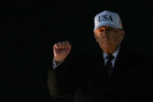 Trump diz que EUA ‘ainda nem começaram a destruir o que sobrou’ do Irã