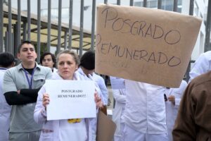 Médicos e pacientes protestam contra crise no sistema de saúde do Equador