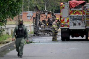 Atentado com bomba deixa sete mortos na Colômbia