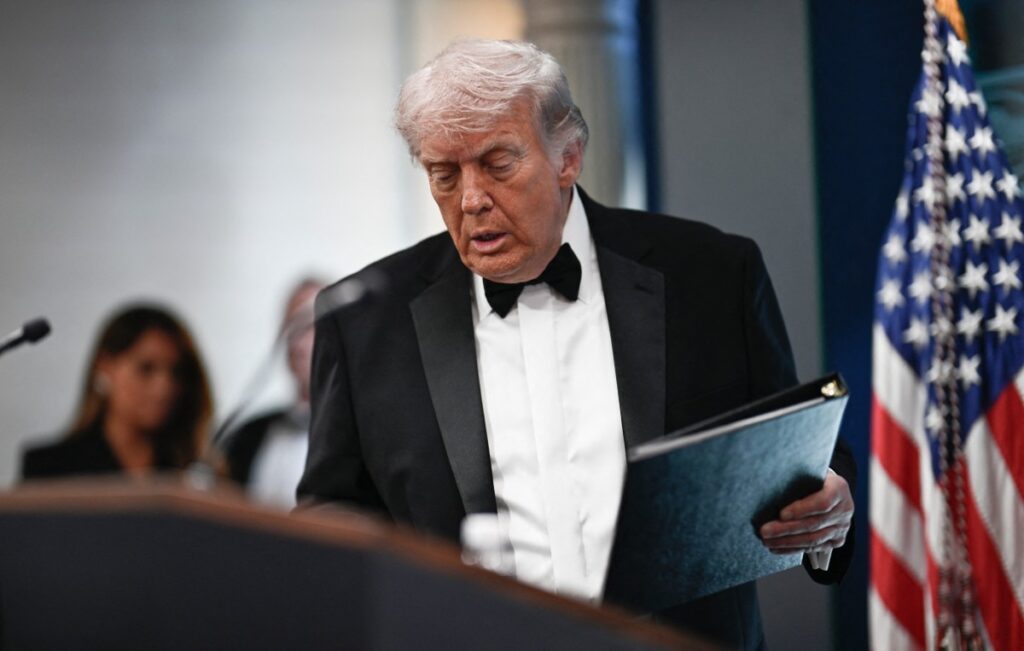 Trump usa ataque em jantar para defender salão ultrassecreto na Casa Branca