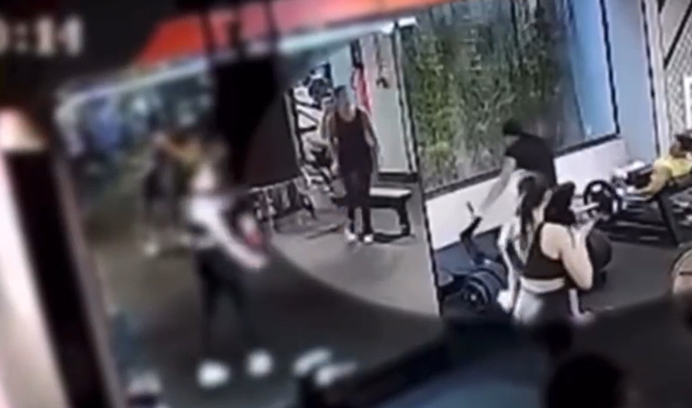 Jovem de 19 anos quebra os dois joelhos durante exercício em academia na Asa Norte