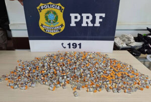 PRF apreende carga milionária de medicamento proibido na BR-050, em Goiás
