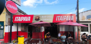 Onde o chifre vira resenha: Bar dos Cornos no Gama se torna refúgio dos traídos 