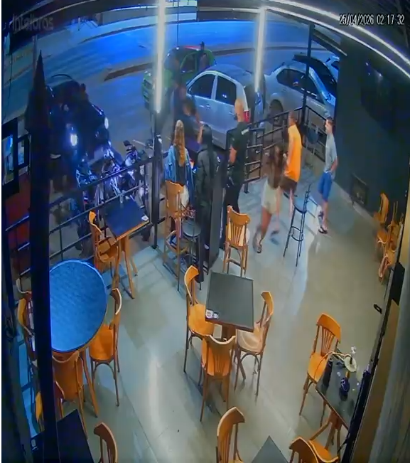 Homem tenta atropelar pedestres e acaba baleado após ação de policial à paisana