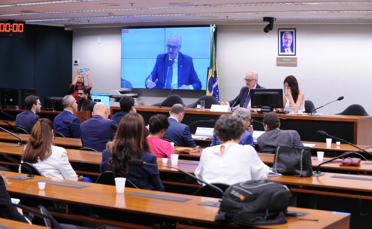 Especialistas alertam para aumento de impostos em produtos médicos que afeta SUS