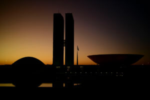 Prazo para deixar cargos e disputar eleições termina neste sábado