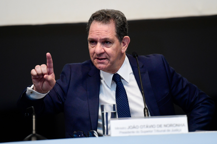 Ministro do STJ critica interferência em processos e diz que está ‘todo mundo vendendo voto por aí’