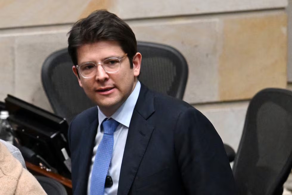 Homem é preso na Argentina acusado de assassinato do pré-candidato presidencial colombiano Miguel Uribe